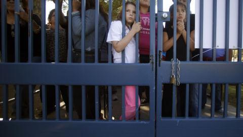 Needing dental care, Tucsonans line up overnight